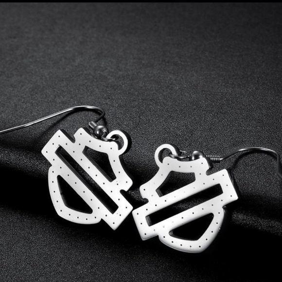 NEW RHINESTONE EARRINGS - Picture 4 of 5